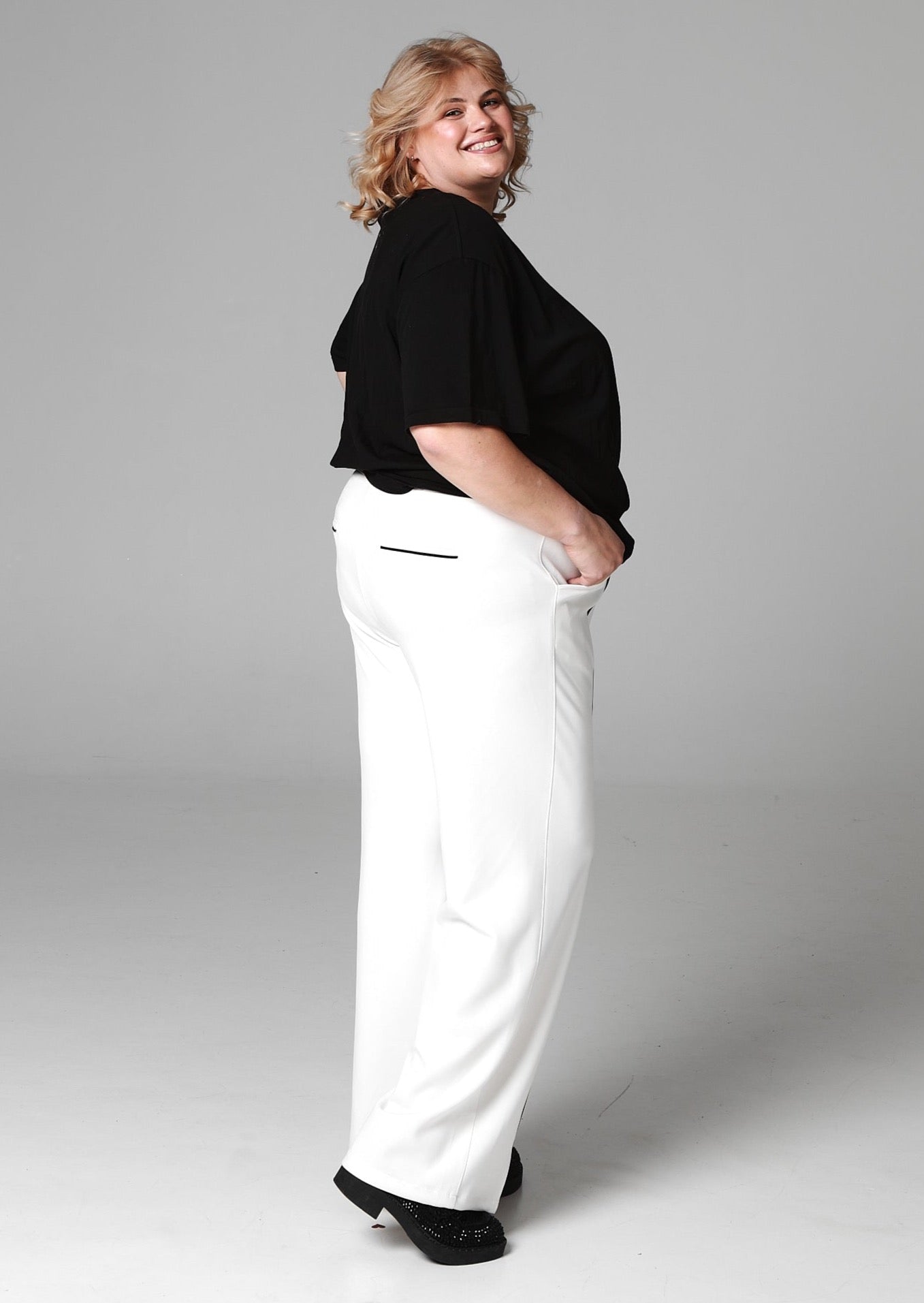 Белые скользящие брюки