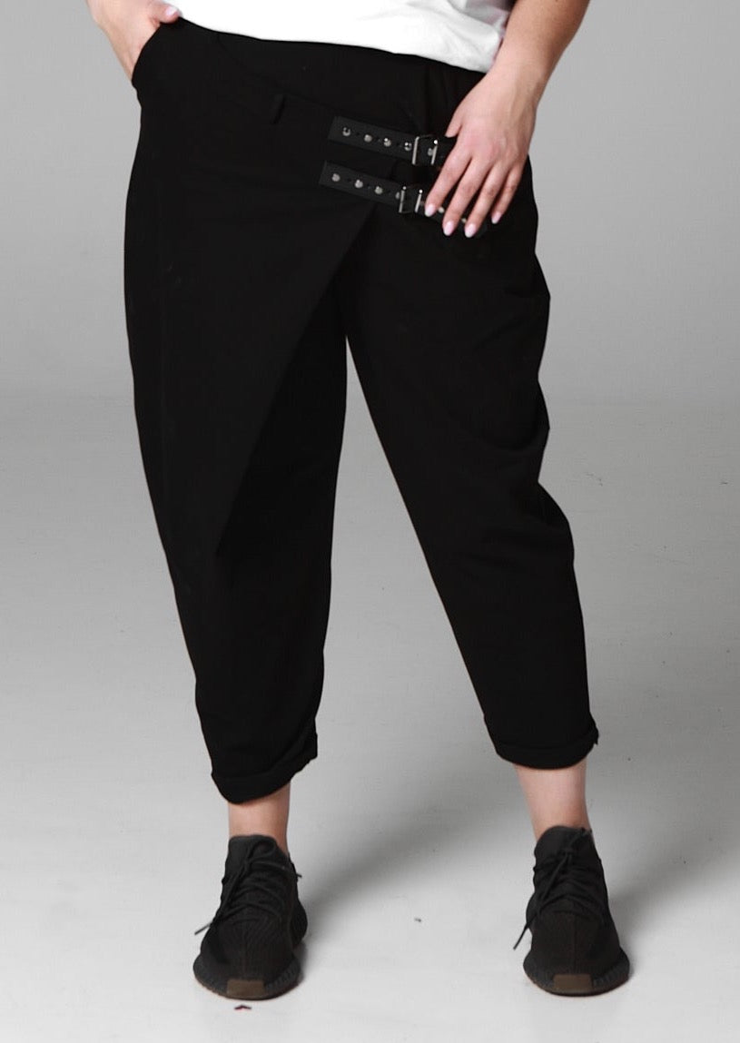 Брюки с ремнями