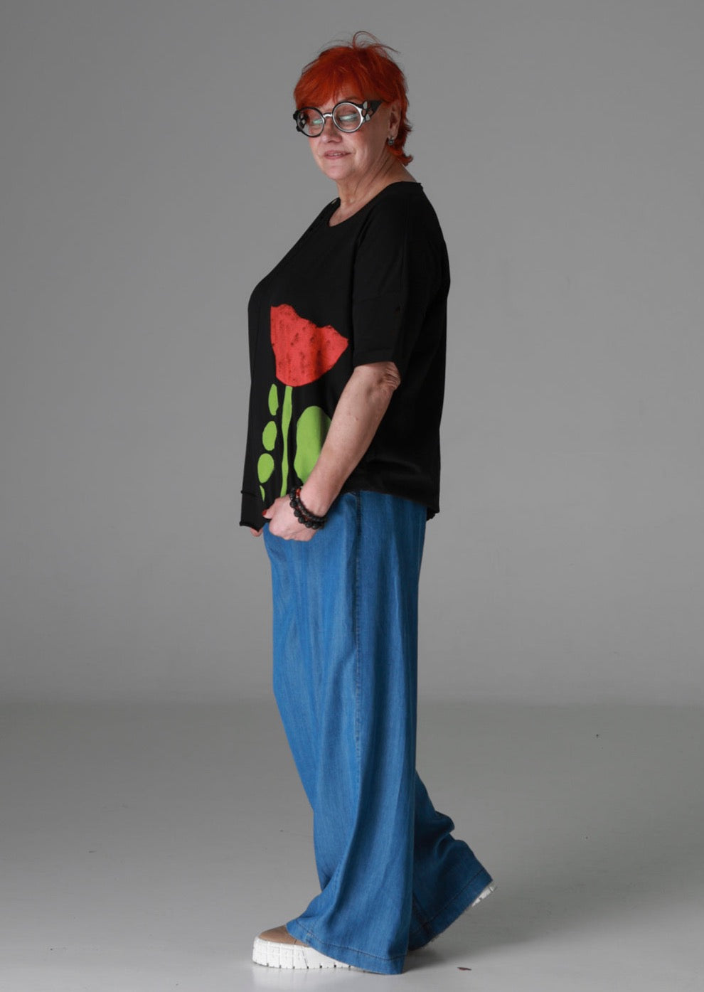 Тонкие джинсы - рекомендуем брать на 1 размер меньше.