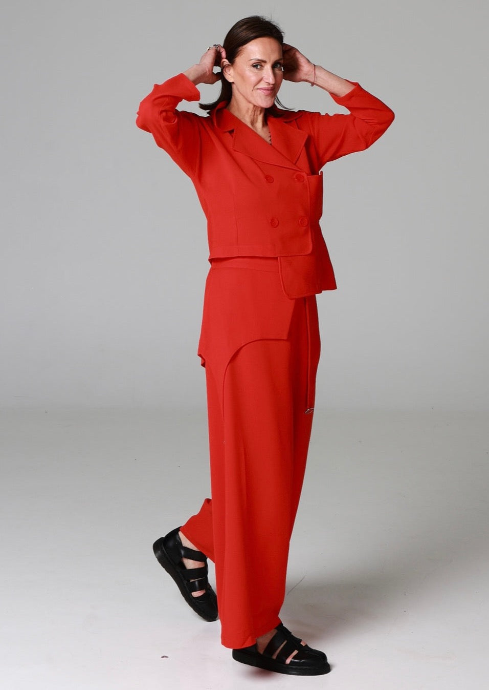 ŽAKETE ar asimetriskām detaļām