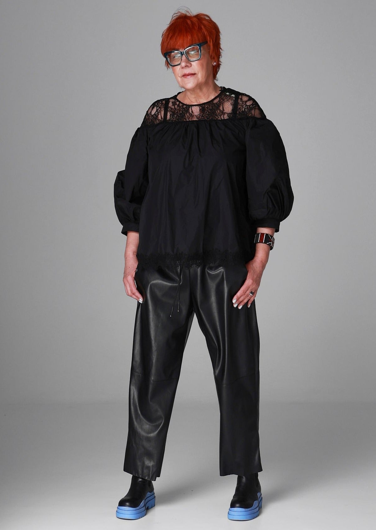 Blūze Black - derēs arī lielākiem izmēriem