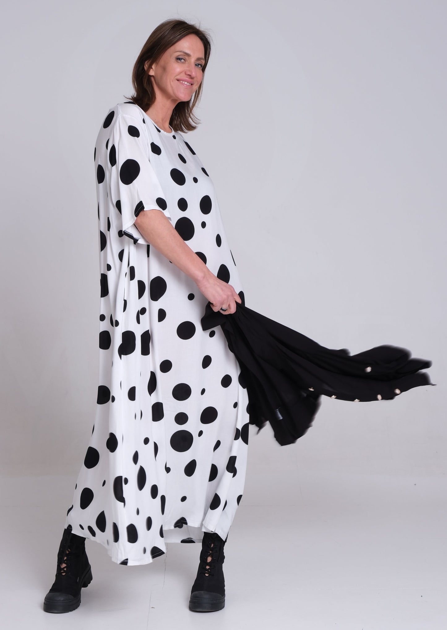 Kleita ar žaketi melnās pumpiņas